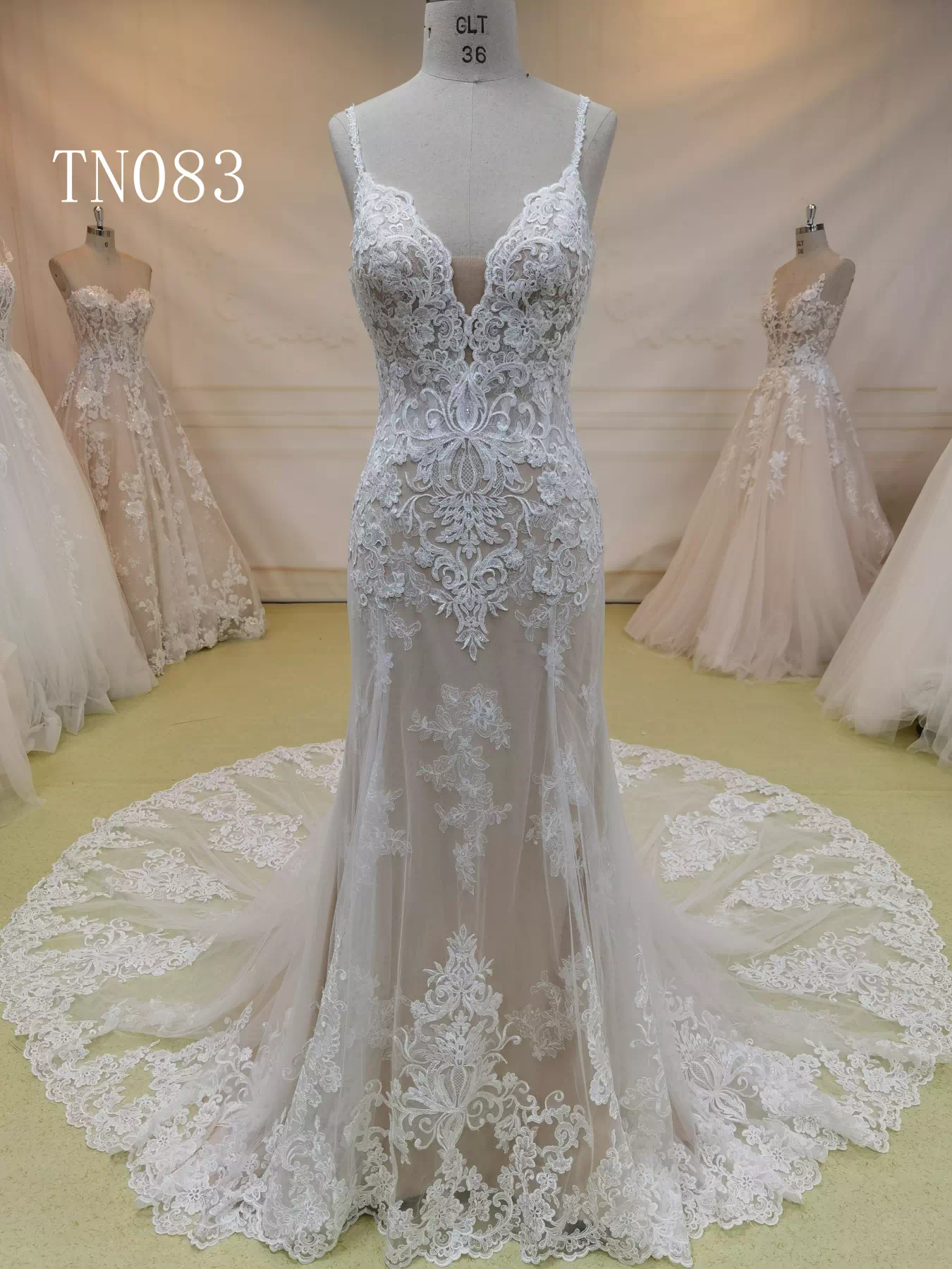 Gorgeous Appliques Lace Shoulder Strap Mermaid Wedding Dress TN083