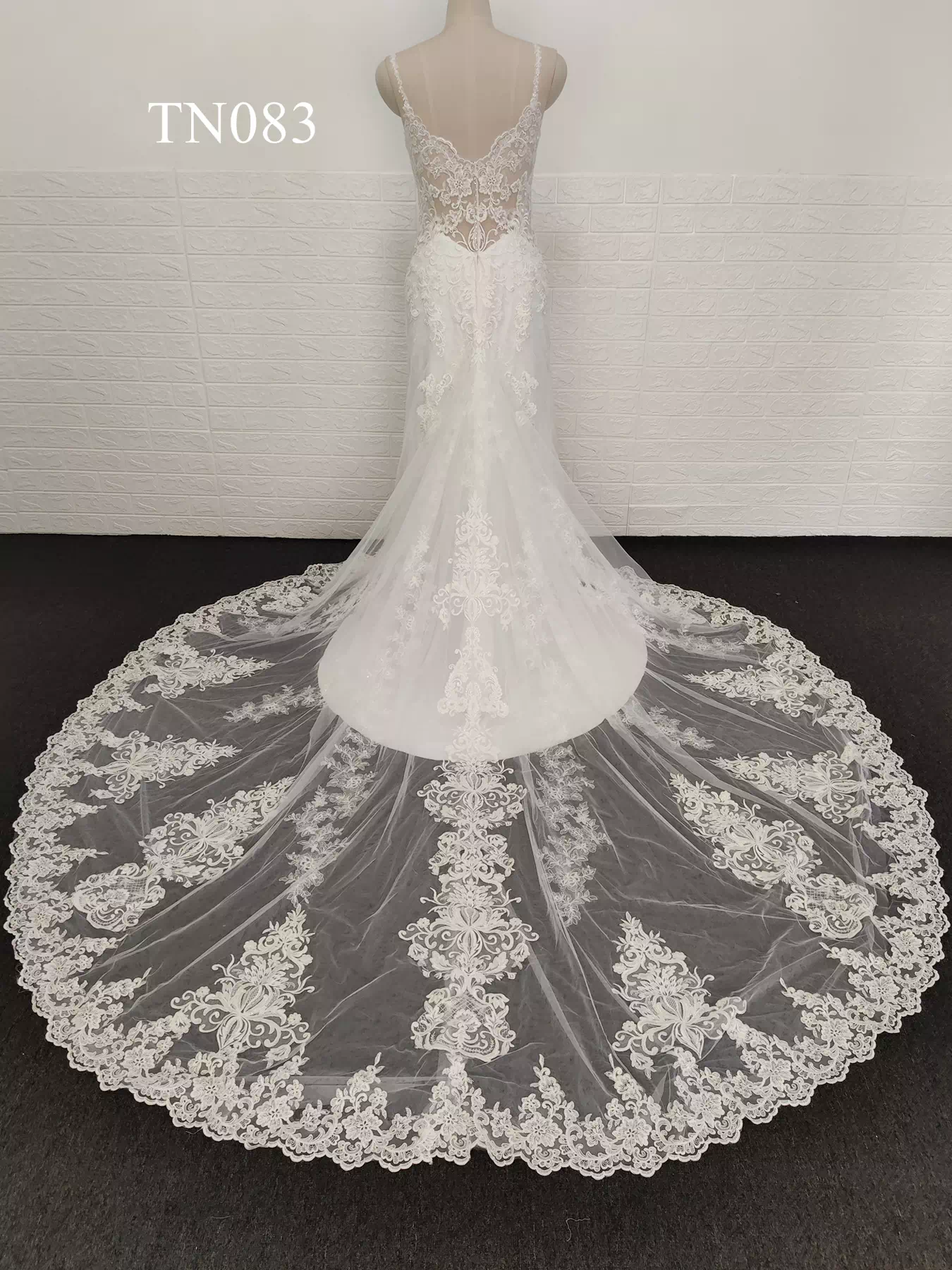 Gorgeous Appliques Lace Shoulder Strap Mermaid Wedding Dress TN083 - Image 4