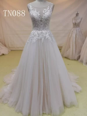 Ivory Tulle Crew Neck Back Covered Button Wedding Dress TN088