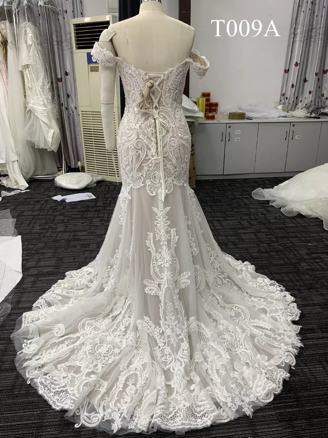 Lace Applique Elegant Mermaid Dress T009 - Image 8