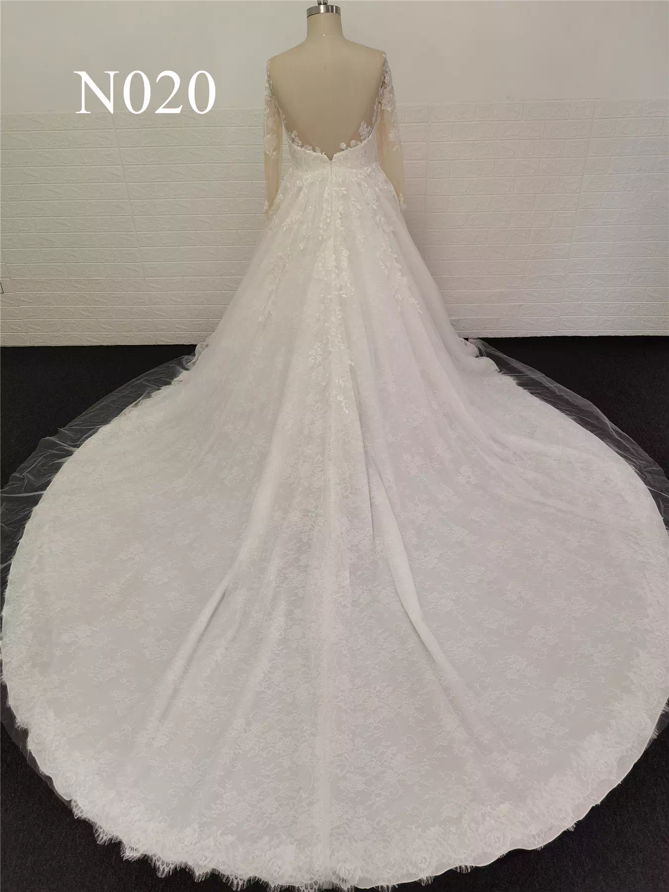 Simple Long Sleeve A Line Wedding Gown N020 - Image 6