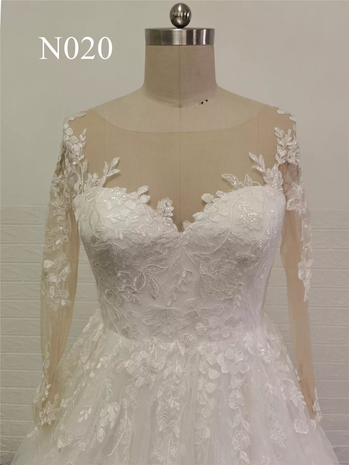 Simple Long Sleeve A Line Wedding Gown N020 - Image 7