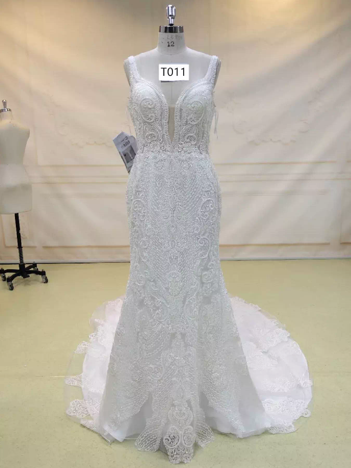 Customized Design Plunging Neckline Bridal Gown T011