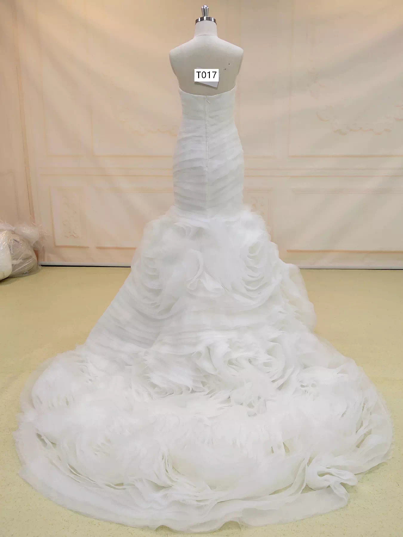 Flower Sleeveless Mermaid Wedding Gown T017 - Image 2