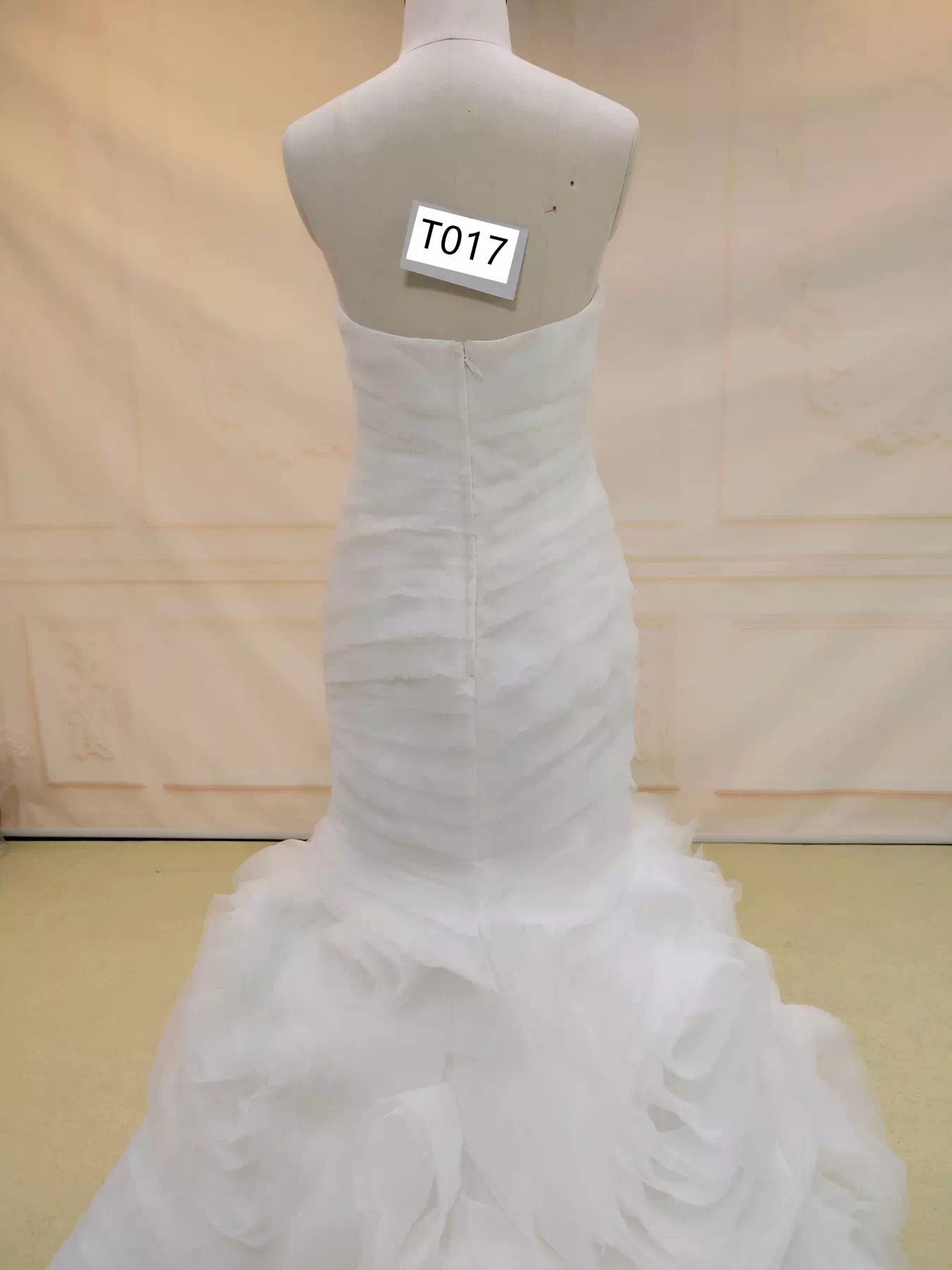 Flower Sleeveless Mermaid Wedding Gown T017 - Image 4