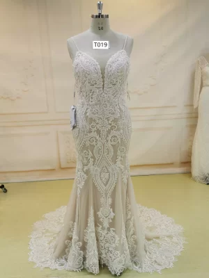 Spaghetti Straps Plunge Neckline Lace Wedding Dress T019