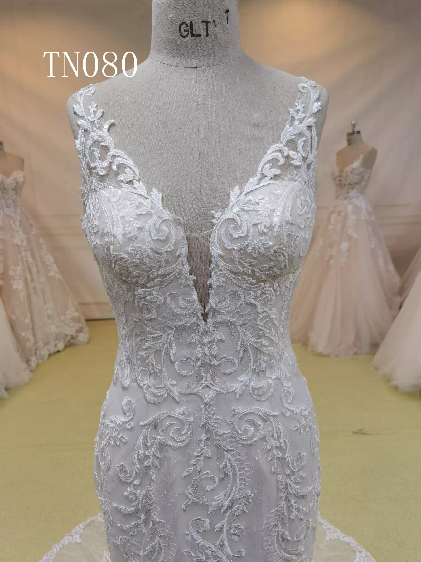 Luxurious Appliques Embroidered O-Back Mermaid Dress TN080 - Image 3